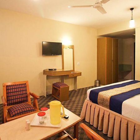 Hotel Welcome Residency Сринагар Экстерьер фото